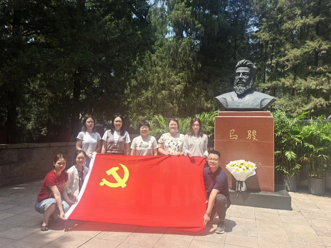 爱佑慈善基金会党支部开展“铭记初心使命，汲取奋进力量”主题党日系列活动